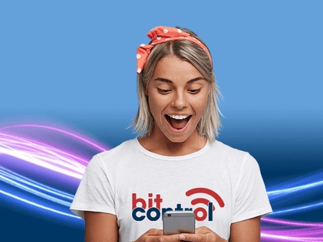 Cliente Bitcontrol animada com a internet no celular